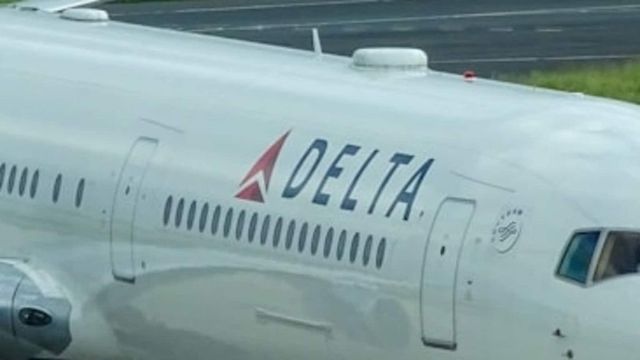 Two Delta Jets Collide At New York’s LaGuardia Airport, Wing Detaches During Taxiing