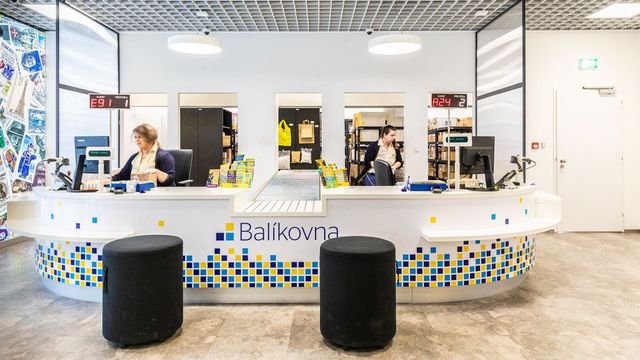 Balíkovna se vrací pod Českou poštu