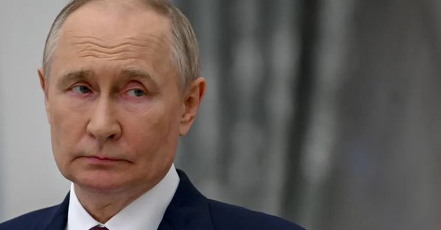 Putin je připraven jednat s Macronem, prohlásil mluvčí Kremlu