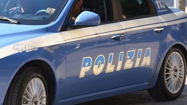 Coppia di coniugi uccisa in casa a Fano, ascoltato il figlio