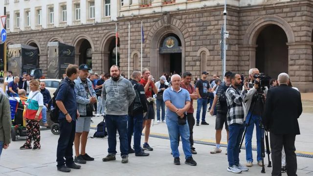 Протест в София срещу кабинета на Румен Радев