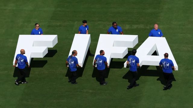 FIFA chce prodat podíl z šampionátů soukromým investorům, UEFA zvažuje bojkot
