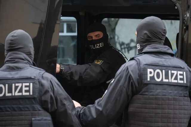 Luare de ostatici într-o filială de bancă din Germania, intervenție masivă a poliției