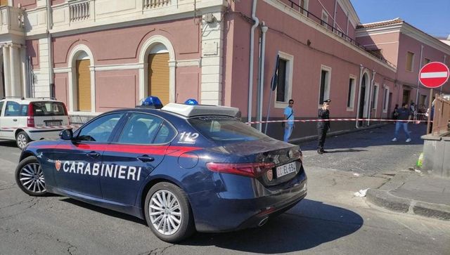Insegue il fratello e lo uccide con colpi di mannaia nel Catanese