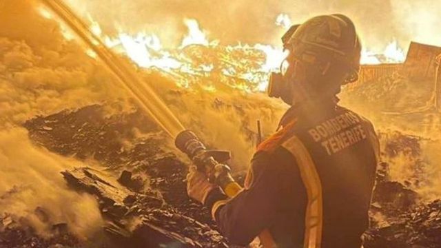 Arde una planta de compostaje en Tenerife