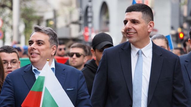 Вучич поздрави Радев за победата му в парламентарните избори