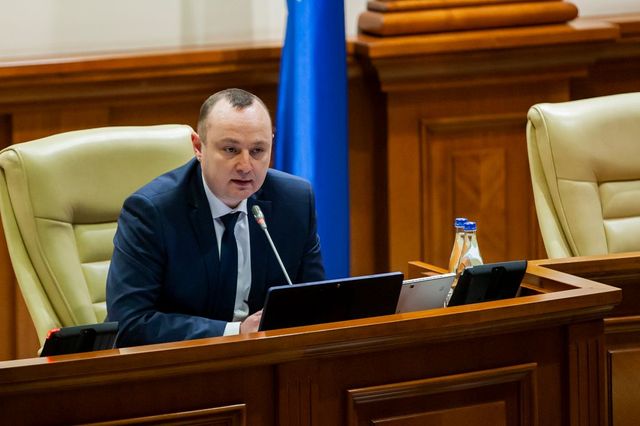 Socialiștii au pregătit un proiect de lege privind reducerea deputaților de la 101 la 61