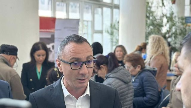 Prefectul și subprefectul de Olt, audiați marți noapte pentru că al fi tras cu două arme Kalașnikov