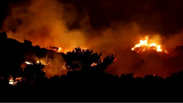 Grecia arde: incendii masive în Creta și Halkidiki