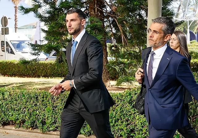 La víctima de Rafa Mir: «Estaba llorando, me costaba respirar, le dije que parara y me introdujo los dedos»