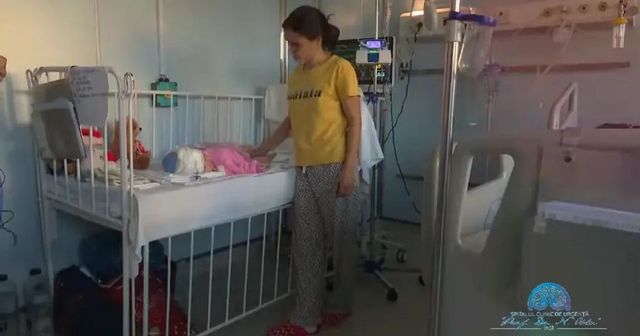 Bebeluș de 5 luni din Galați, salvat de o operație miraculoasă la Iași
