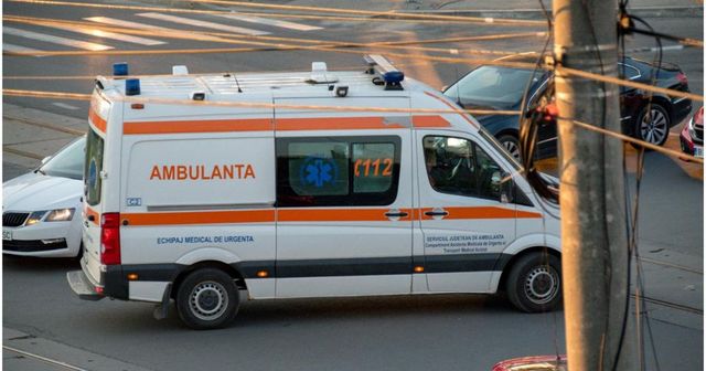 O elevă din Otopeni, dusă în stare gravă la cabinetul medical după ce a luat mai multe pastile