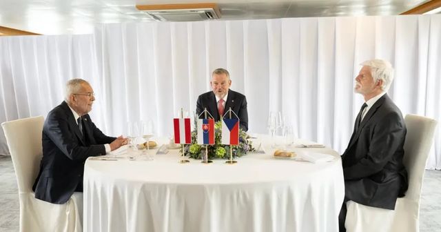 Pavel s prezidenty v Bratislavě: Vyrazili na hrad Devin a na loď na Dunaj, řešili i Ukrajinu