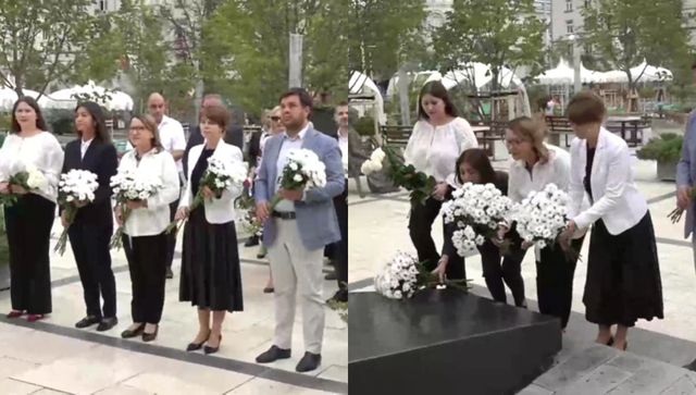 VIDEO Reprezentanții Primăriei i-au adus flori lui Eminescu: 35 de ani de glorie, de când s-a revenit la grafia latină