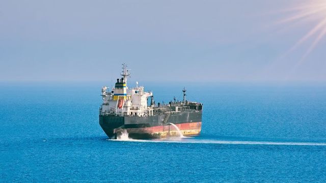 Москва съобщи, че САЩ са освободили по нейна молба двама руснаци от екипажа на задържания петролен танкер