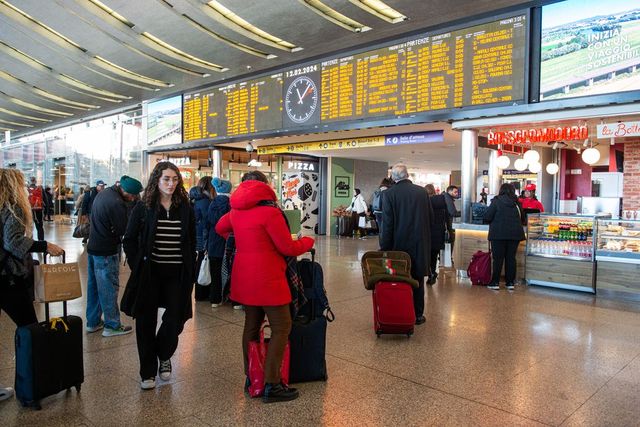 Guasto agli impianti di Roma Termini e Roma Tiburtina, circolazione dei treni sospesa a Roma