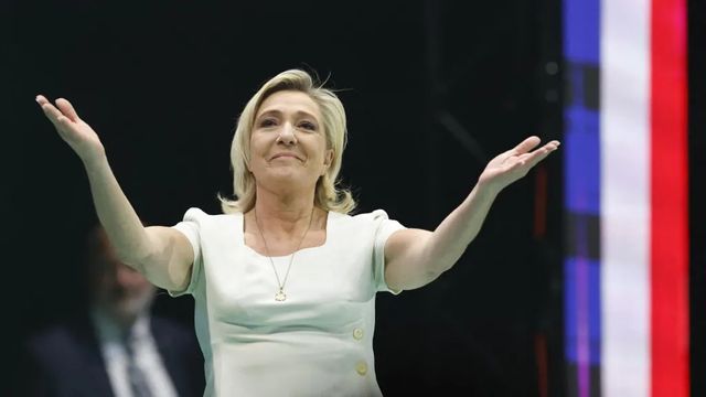 Marine Le Pen rompe con la extrema derecha alemana en la Eurocámara