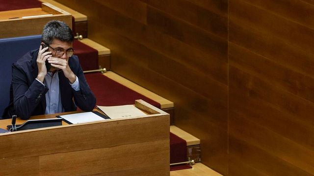 El Consell entrega a la comisión de la dana de las Corts un listado de llamadas de Mazón hecho a mano