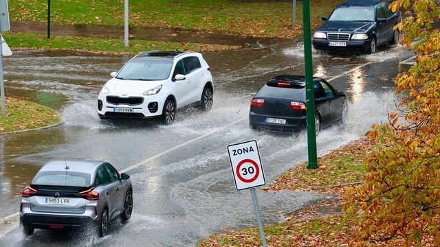 La borrasca Claudia pone en alerta la Península por tormentas, lluvia y vientos que superan los 100 kilómetros por hora