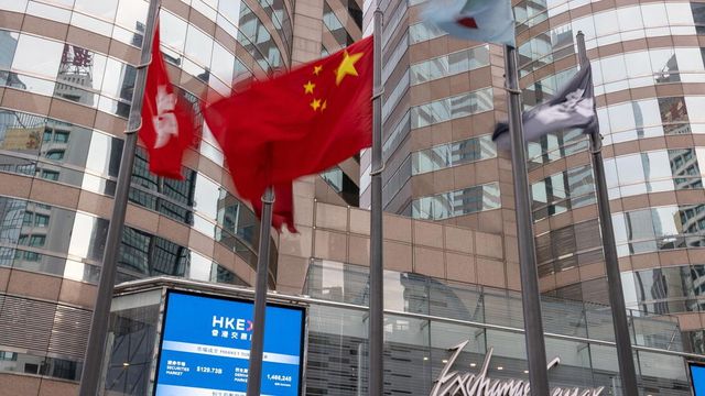 Borsa: Hong Kong positiva, apre a +0,21%