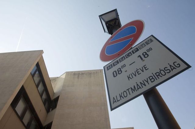 Bankok fordultak az Alkotmánybírósághoz a lakossági kamatstop meghosszabbítása miatt