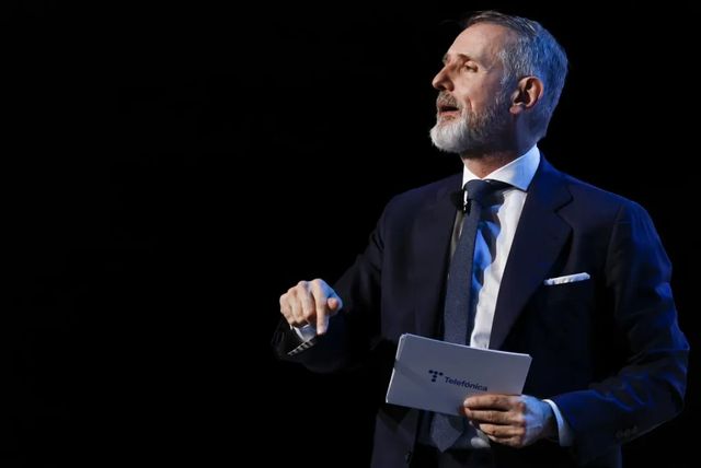 Telefónica vende su histórica participación en BBVA por 608 millones de euros