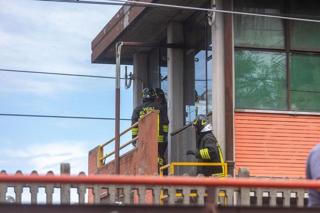 Incendio in un palazzo di 21 piani a Milano