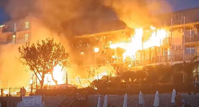 Incendiu de amploare într-o stațiune din Bulgaria: restaurant distrus și turiști evacuați din hotelurile din apropiere