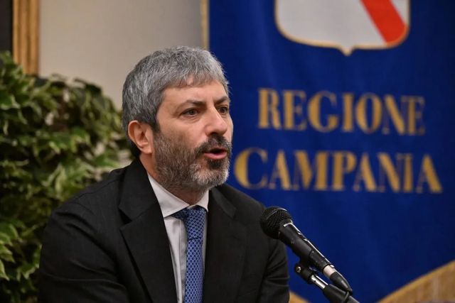 Campania, Fico nomina la Giunta regionale: Casillo vice, 10 gli assessori