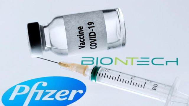 Directorul Pfizer anunță că vaccinul adaptat pentru varianta Omicron va fi gata în martie