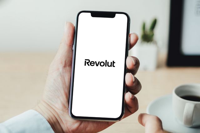 Revolut lansează servicii de telefonie mobilă în Marea Britanie