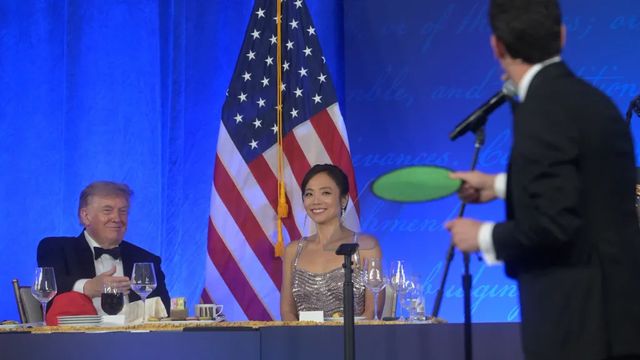 Trump bromea sobre un tercer mandato en la celebración de la cena de corresponsales