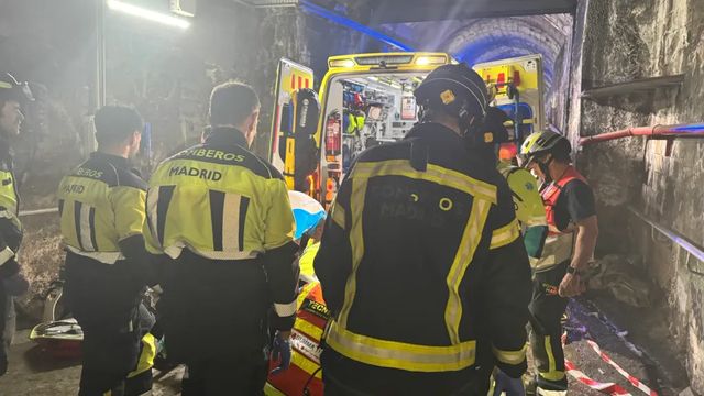 Muere un trabajador de Cercanías Madrid tras recibir un golpe de una retroexcavadora