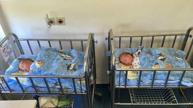 Разкриха „фабрика за бебета“ на остров Крит, има жени и от България