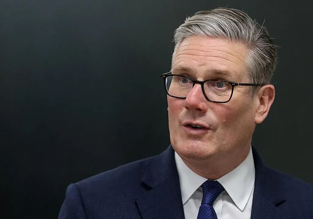 El primer ministro británico, Keir Starmer, se niega a dimitir pese a la presión de su gabinete