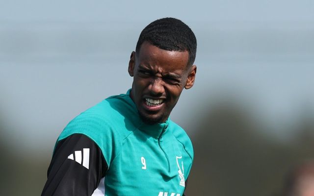 Нападателят Александър Исак взе участие в тренировката на Ливърпул преди сблъсъка с Пари Сен Жермен в Шампионската лига по футбол