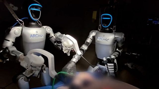 Roboții umanoizi au făcut pentru prima dată în istorie o operație pe un pacient viu