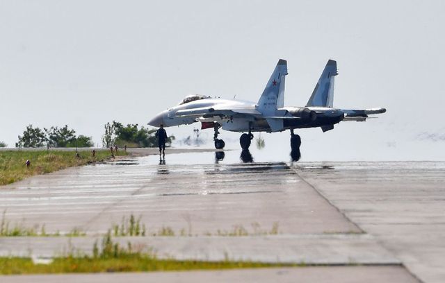 Rusia a trimis un avion pentru interceptarea a două bombardiere strategice americane