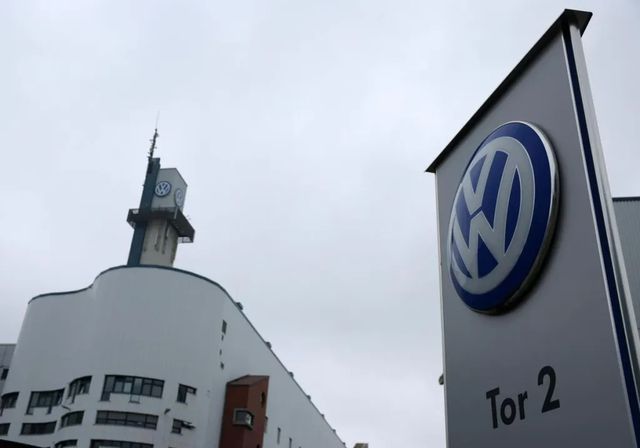 La cúpula de Volkswagen estima «uno o dos años» para «enderezar la situación» mientras los empleados protestan por el cierre de plantas