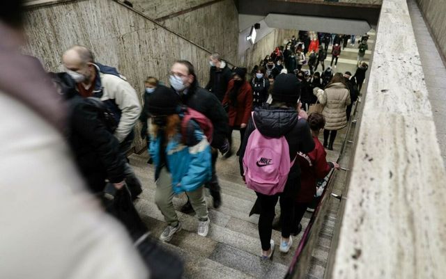 Metrorex mobilizează toate trenurile subterane în contextul grevei STB începute dimineața