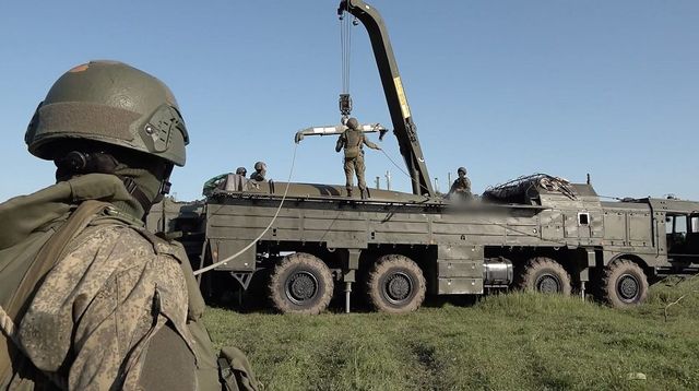 Ruští a běloruští vojáci zahájili druhou fázi manévrů zahrnujících taktické jaderné zbraně