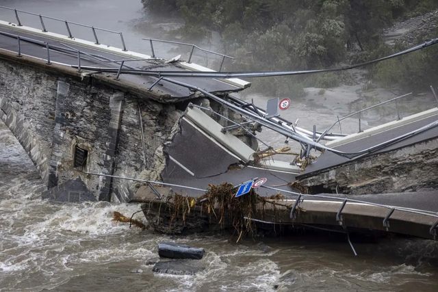 Cel puțin șapte persoane au murit în urma furtunilor violente care au lovit Franța, Elveția și Italia