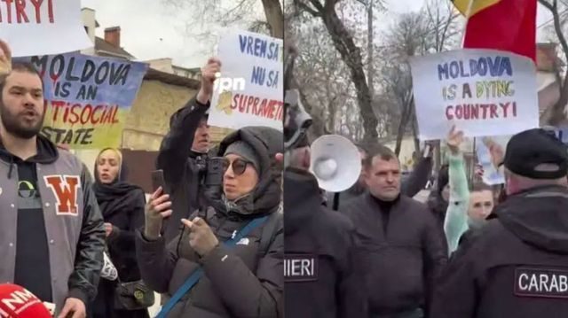 Protest cu participare remunerată lângă Palatul Republicii