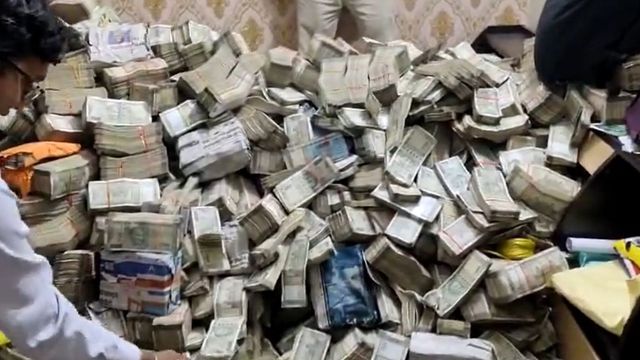 Mountain Of Cash Found In Raid On House Help Of Jharkhand Minister’s Aide