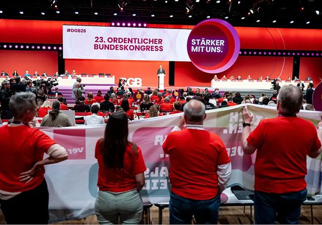 Abuchean a Merz por anunciar más horas de trabajo y menos pensiones
