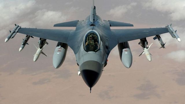 Un avion de luptă ucrainean F-16 s-a prăbușit luni