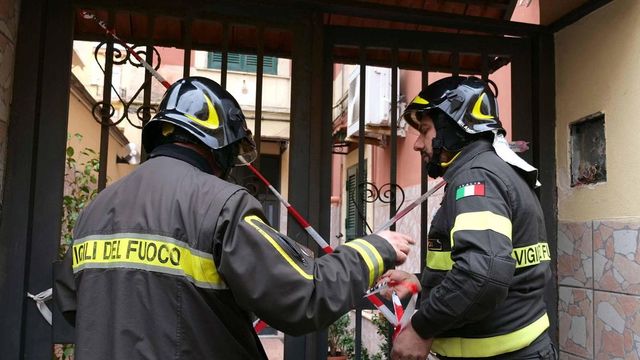 Genova, incendio in un appartamento a Sestri Ponente, morto un 29enne e 4 feriti