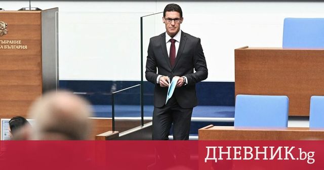 Властта премахна ковид добавката от новите пенсии и оряза партийните субсидии