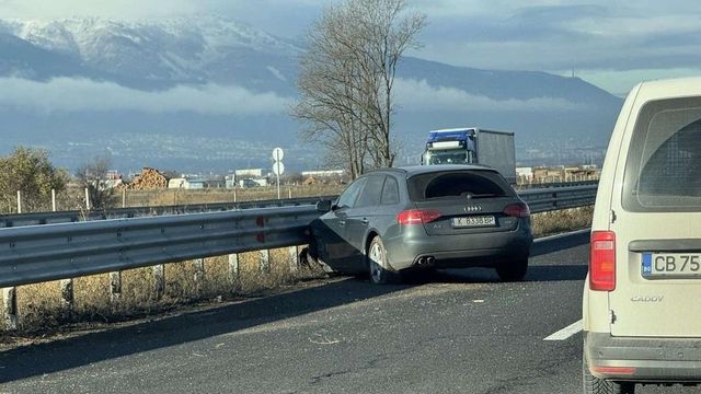 Мъж е загинал след челен сблъсък между две коли на пътя Габрово - Севлиево