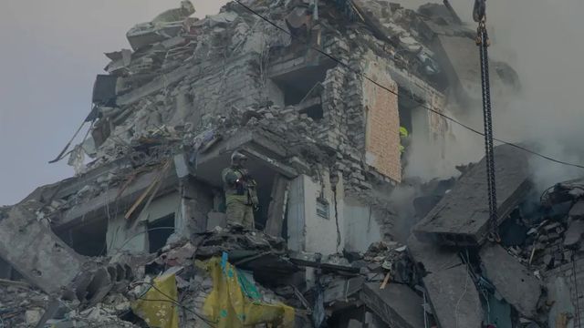 Al menos 11 muertos y más de 40 heridos en un nuevo ataque masivo ruso contra Kiev